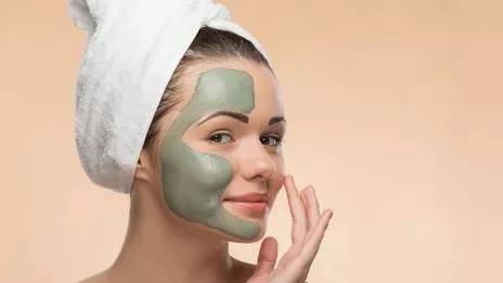 ماسک صورت چیست و چرا باید از آن استفاده کنیم؟ ماسک صورت چیست و چرا باید از آن استفاده کنیم؟